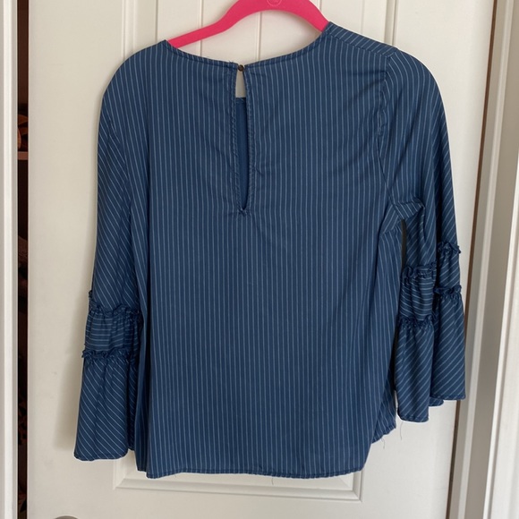 Express flare sleeve blouse - Picture 4 of 4